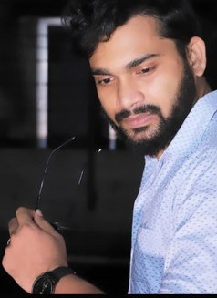 Dhrubo - Intérprete masculino de adultos in Dhaka Photo 4 of 8