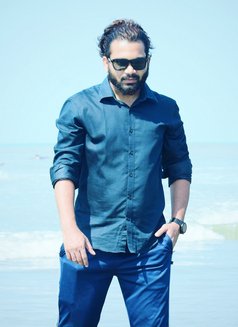 Dhrubo - Intérprete masculino de adultos in Dhaka Photo 6 of 8