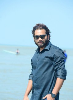 Dhrubo - Intérprete masculino de adultos in Dhaka Photo 7 of 8