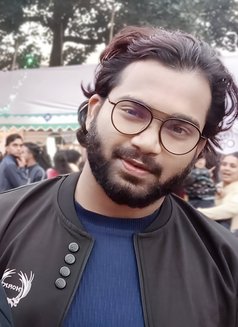 Dhrubo - Intérprete masculino de adultos in Dhaka Photo 8 of 8