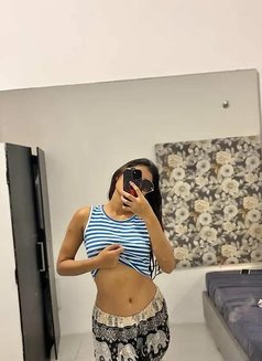 Dhruthi - escort in Bangalore Photo 6 of 9