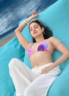 Dhruthi - escort in Bangalore Photo 7 of 9