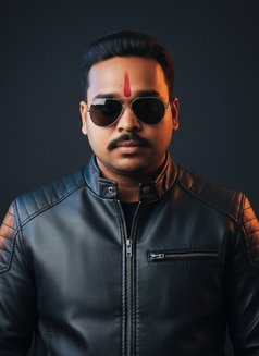 Dhruv - Male escort in New Delhi Photo 2 of 5