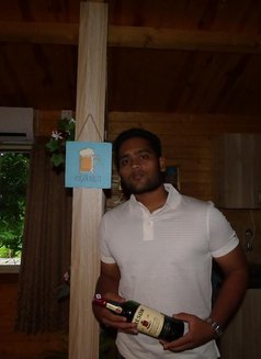 Dhruv - Male escort in Mumbai Photo 2 of 9