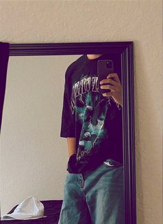 Dhruv - Male escort in New Delhi Photo 1 of 3