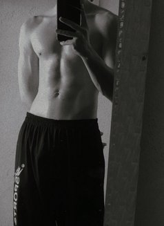 Dhruv - Male escort in New Delhi Photo 3 of 4