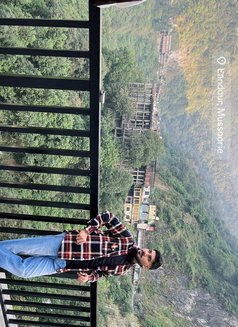 Dhruv - Male escort in New Delhi Photo 2 of 4