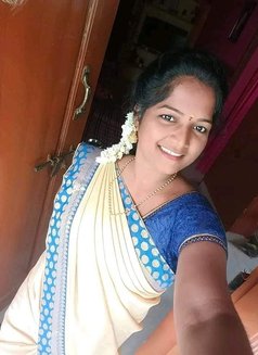 Dhruvi - escort in Chennai Photo 1 of 4