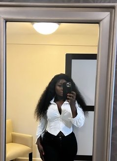 Diamond - escort in Abuja Photo 3 of 4