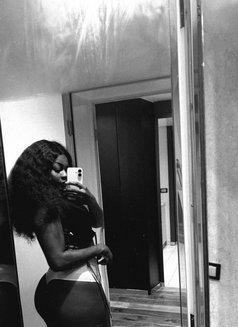 Diamond - puta in Abuja Photo 4 of 5