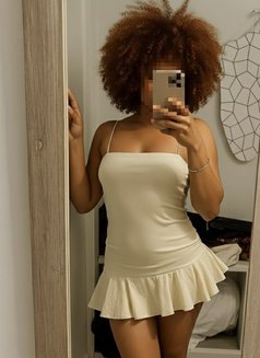 Diana - escort in Madrid Photo 5 of 5