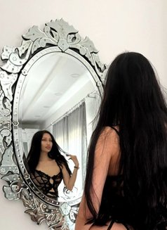 Diana - escort in Beirut Photo 3 of 6