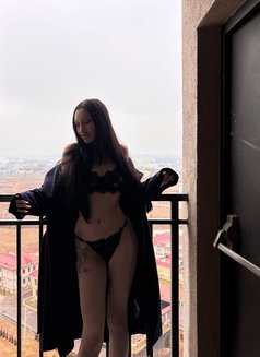 Diana - escort in Beirut Photo 4 of 6