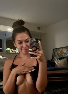 Diana - puta in Nantes Photo 1 of 6