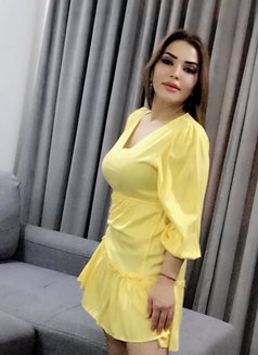 karina - puta in Muscat Photo 3 of 14