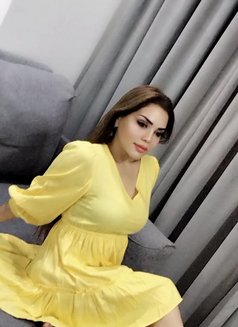 karina - puta in Muscat Photo 10 of 14