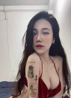 Yuri - escort in Jeddah Photo 1 of 7