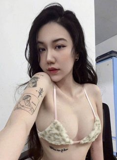 Yuri - escort in Jeddah Photo 2 of 7