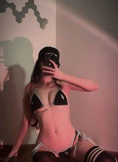 Yuri - escort in Jeddah Photo 6 of 7