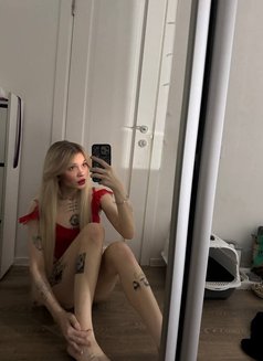 Diana - escort in Hong Kong Photo 2 of 10