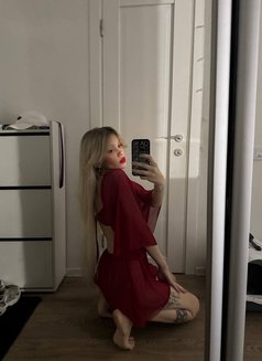 Diana - escort in Hong Kong Photo 8 of 10