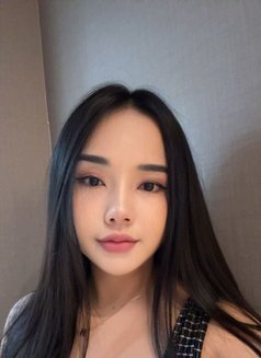 Diana - escort in Doha Photo 3 of 7