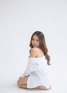 Diandra Safaluna - Transsexual escort in Jakarta Photo 24 of 25
