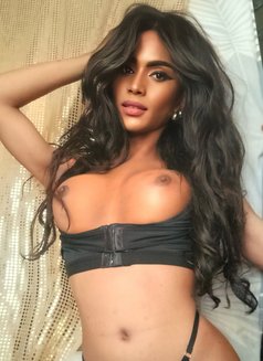 Diandravedorra - Transsexual escort in Bali Photo 2 of 12