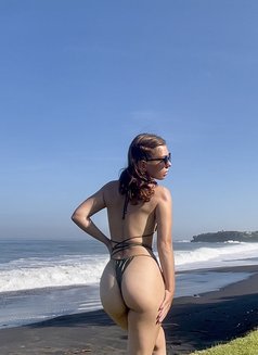 Diane - escort in Bangkok Photo 9 of 12