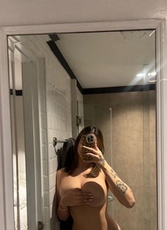 Diane Wet Pussy So Good - escort in Hong Kong Photo 24 of 28