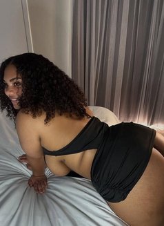 Dianna - escort in Al Sohar Photo 2 of 3