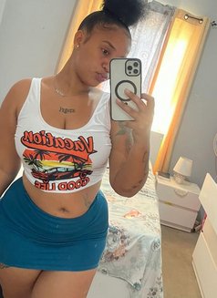 Dianna - puta in Dakar Photo 3 of 3