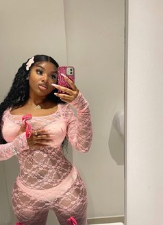 Dianna - puta in Kuwait Photo 3 of 3