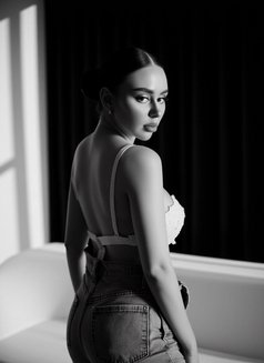 Diannaxxx - escort in Beirut Photo 5 of 6