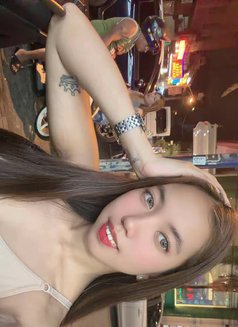 Dianne - escort in Makati City Photo 1 of 2