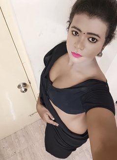 Dick Lover Bavya Lives in Chennai - Transsexual escort in Chennai Photo 2 of 4