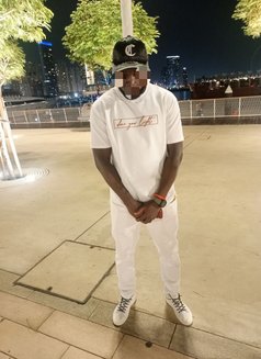 Dickson bbc & masseuse - Masajista in Dubai Photo 10 of 12