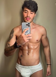 Diego - Male escort in London Photo 3 of 7