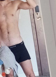 Different - Acompañantes masculino in Beirut Photo 2 of 2