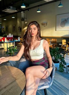 Diksha Stunning Escort - puta in Dubai Photo 1 of 5