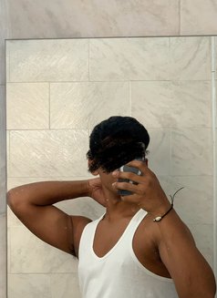 Dilan /Escort - Male escort in Colombo Photo 3 of 6