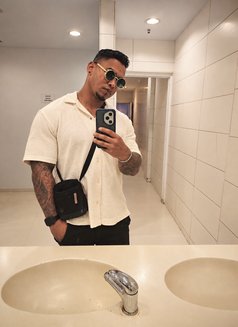 Dilano - Male escort in Cape Town Photo 2 of 5