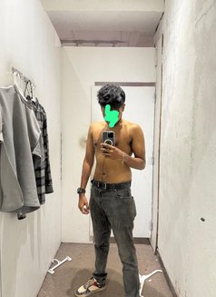 Dilmith - Male escort in Colombo Photo 2 of 5