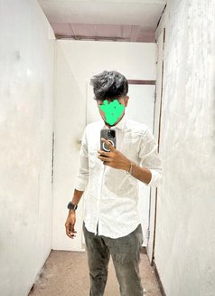 Dilmith - Male escort in Colombo Photo 3 of 5