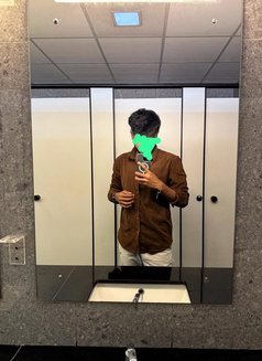 Dilmith - Male escort in Colombo Photo 5 of 5