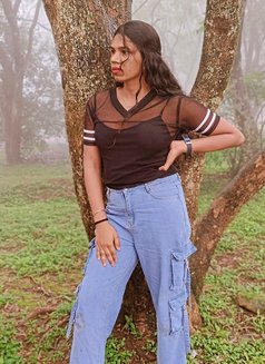 Dilsha - Transsexual escort in Bangalore Photo 9 of 10