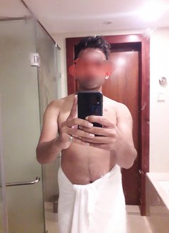 Dilshan - Male escort in Colombo Photo 2 of 3