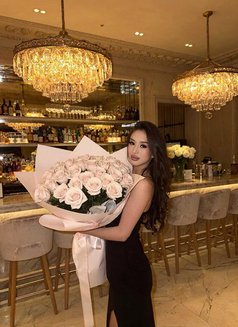 Dilya - puta in Dubai Photo 4 of 9