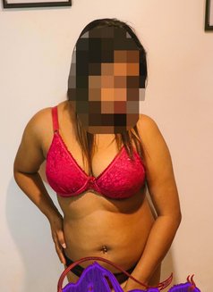 Dimithri Nithya - escort in Colombo Photo 5 of 20