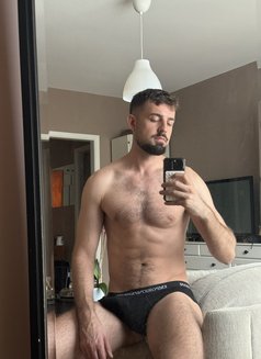 DimitriXxl - Acompañantes masculino in Dubai Photo 9 of 10